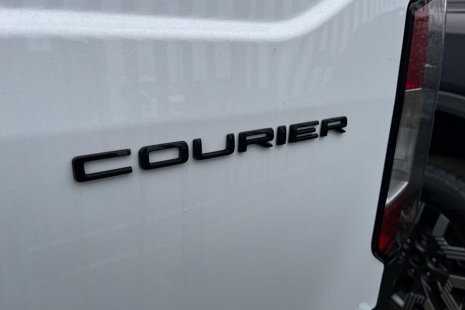 Ford TRANSIT COURIER Photo 19
