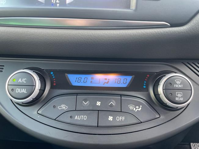 TOYOTA Yaris Photo 14
