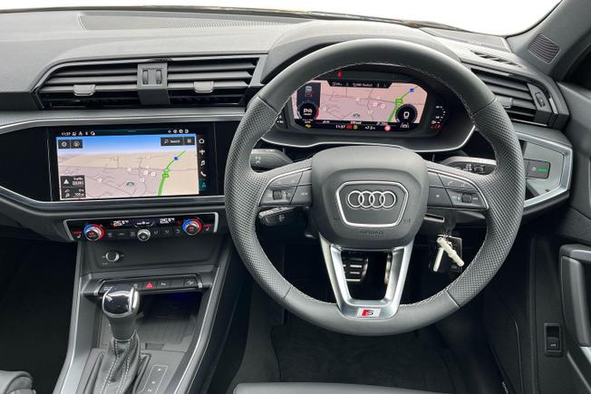AUDI Q3 Photo 11