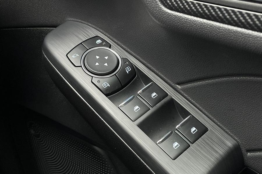 Ford Kuga Photo autoimg-9a3883502d36f511763135ecba5ea83d1562c742.jpg