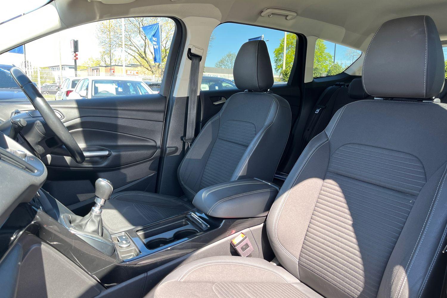 Ford KUGA Photo 18