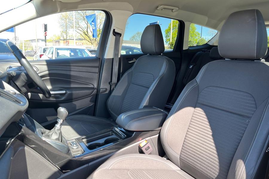 Ford KUGA Photo autoimg-9a3b7ac8a82c82c9287b0c12557b59415fd791fe.jpg