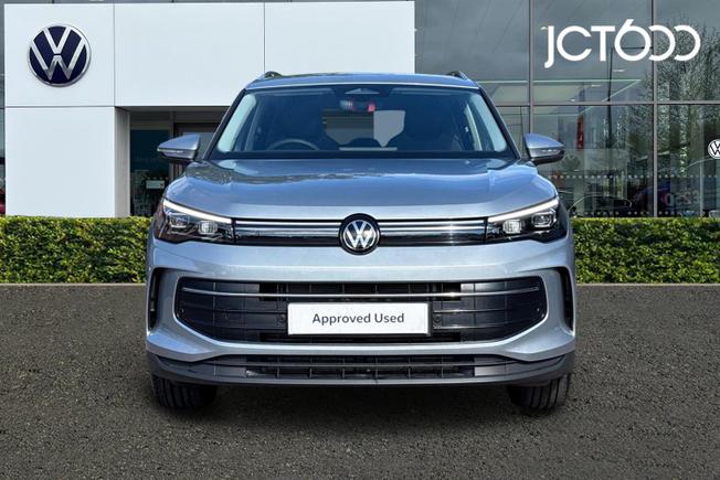 VOLKSWAGEN Tiguan Photo 8
