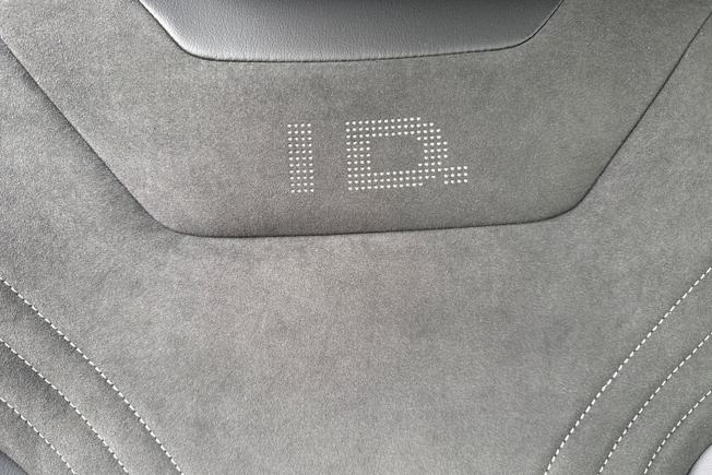 VOLKSWAGEN ID.4 Photo 27