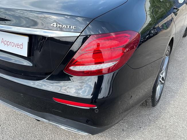 MERCEDES-BENZ E Class Photo 18
