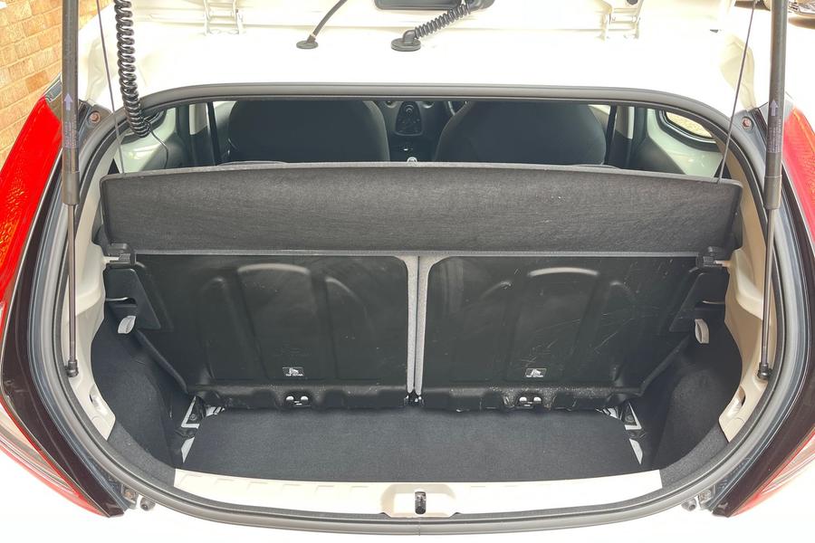 Toyota AYGO Photo autoimg-9a58400c0f57816bac39522d08134eaa32df2430.jpg