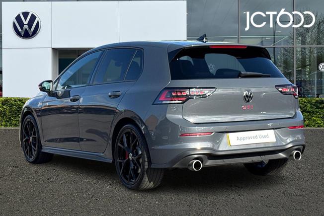 VOLKSWAGEN Golf Photo 3