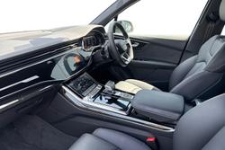 AUDI Q7 Photo 2