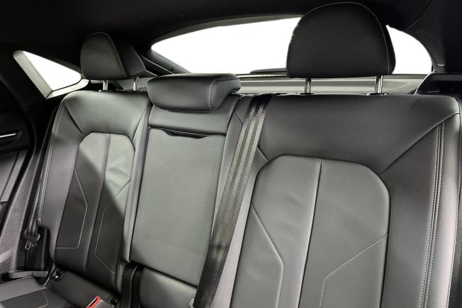 AUDI Q3 Photo 9
