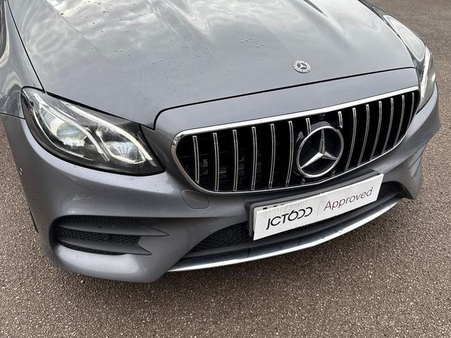 MERCEDES-BENZ E Class Photo 32