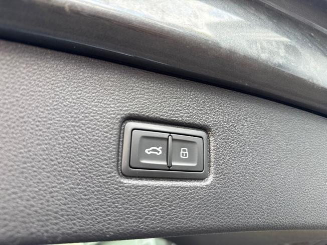 AUDI Q7 Photo 24