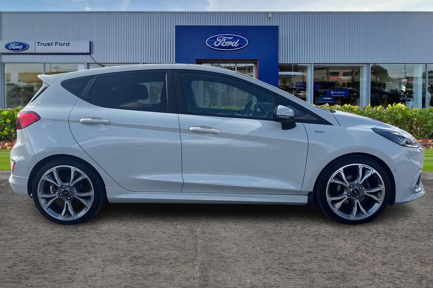 Ford FIESTA Photo 2