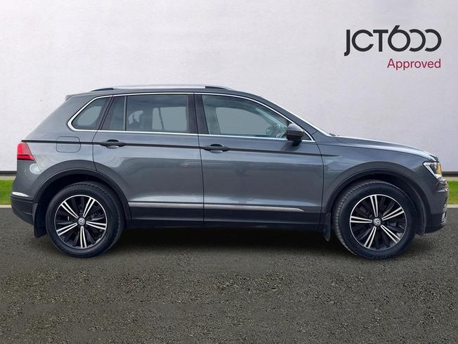 VOLKSWAGEN Tiguan Photo 4