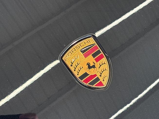 PORSCHE Taycan Photo 36