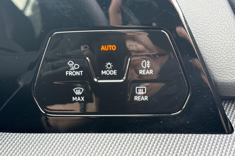 Volkswagen GOLF Photo autoimg-9a68f3365ba1c1a51b890cc86a6a77379476c11c.jpg
