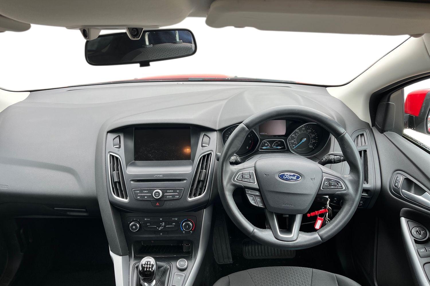 Ford FOCUS Photo 10