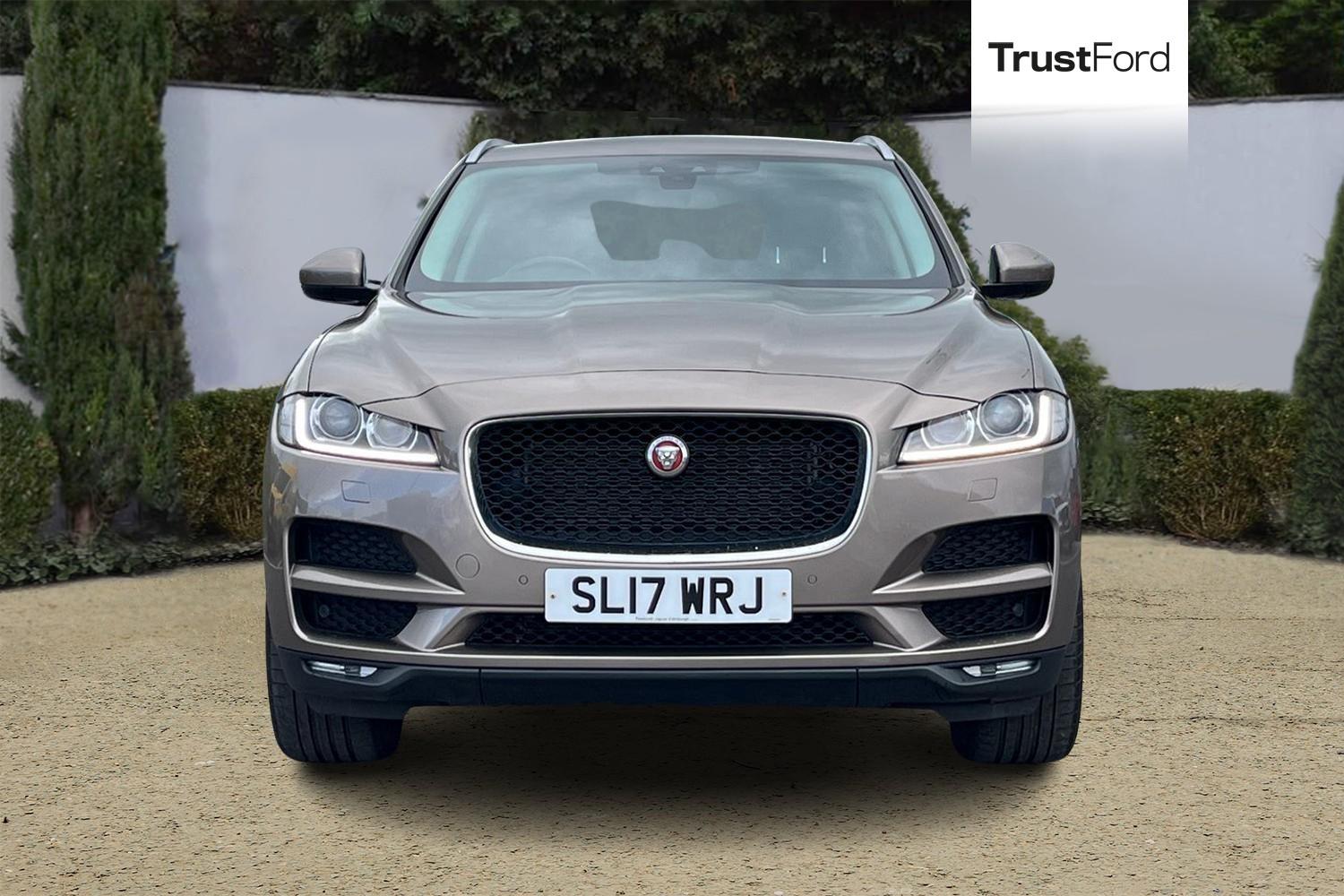 Jaguar F-PACE Photo 5