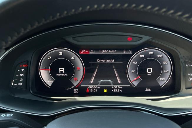 AUDI Q8 Photo 15