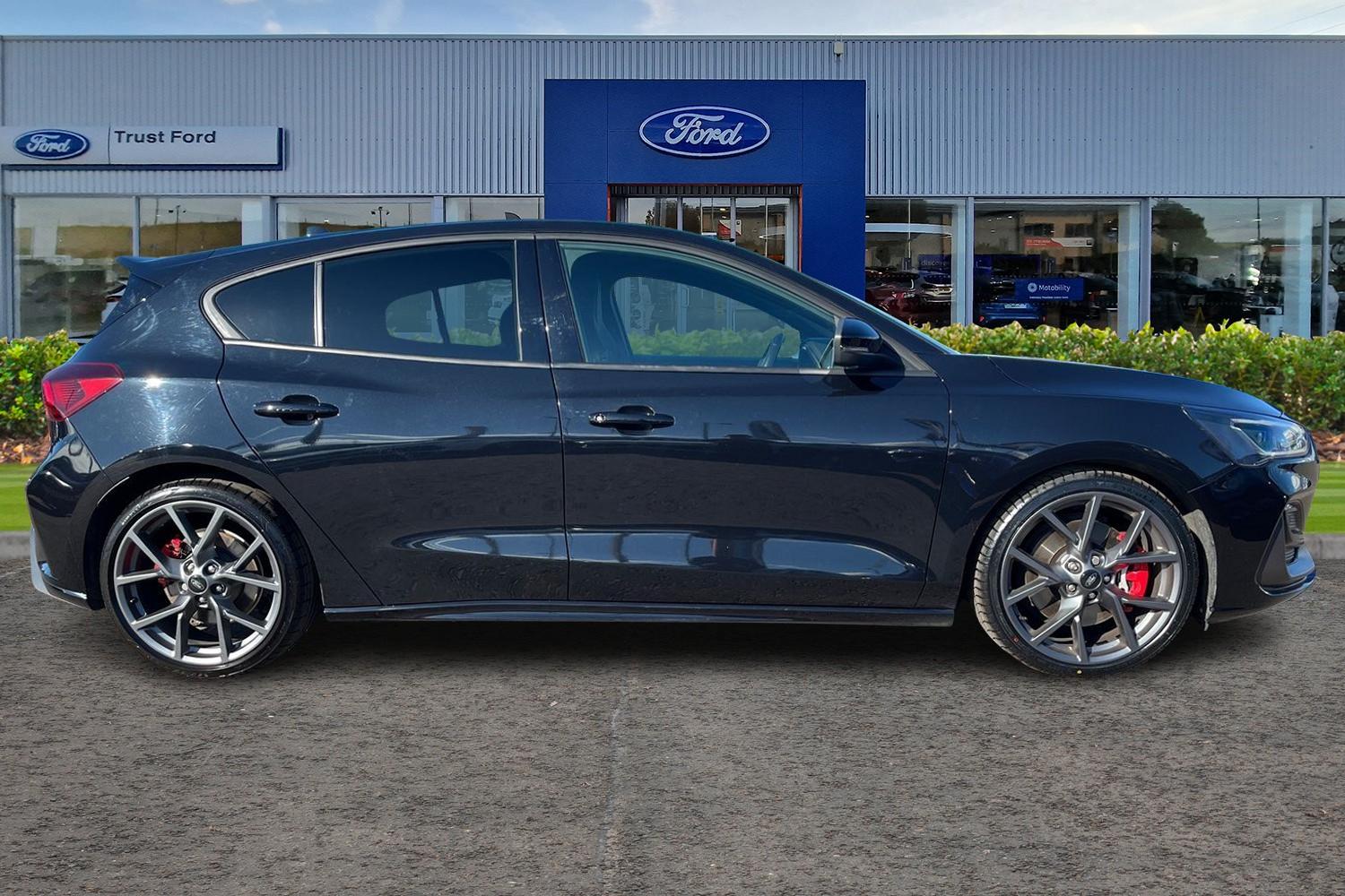 Ford Focus Photo 2