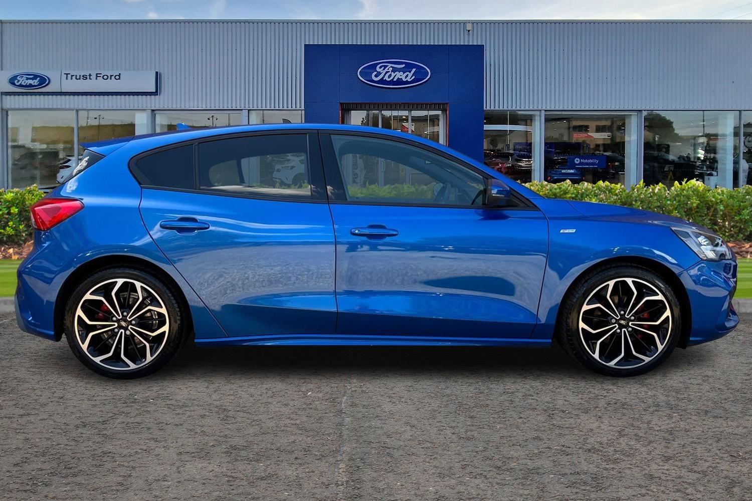 Ford FOCUS Photo 2