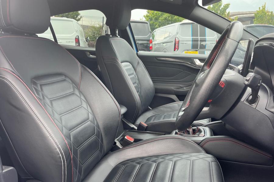 Ford FOCUS Photo autoimg-9a7cb8a48ab7d76a2f63ce0464d650b28a4ffaa6.jpg