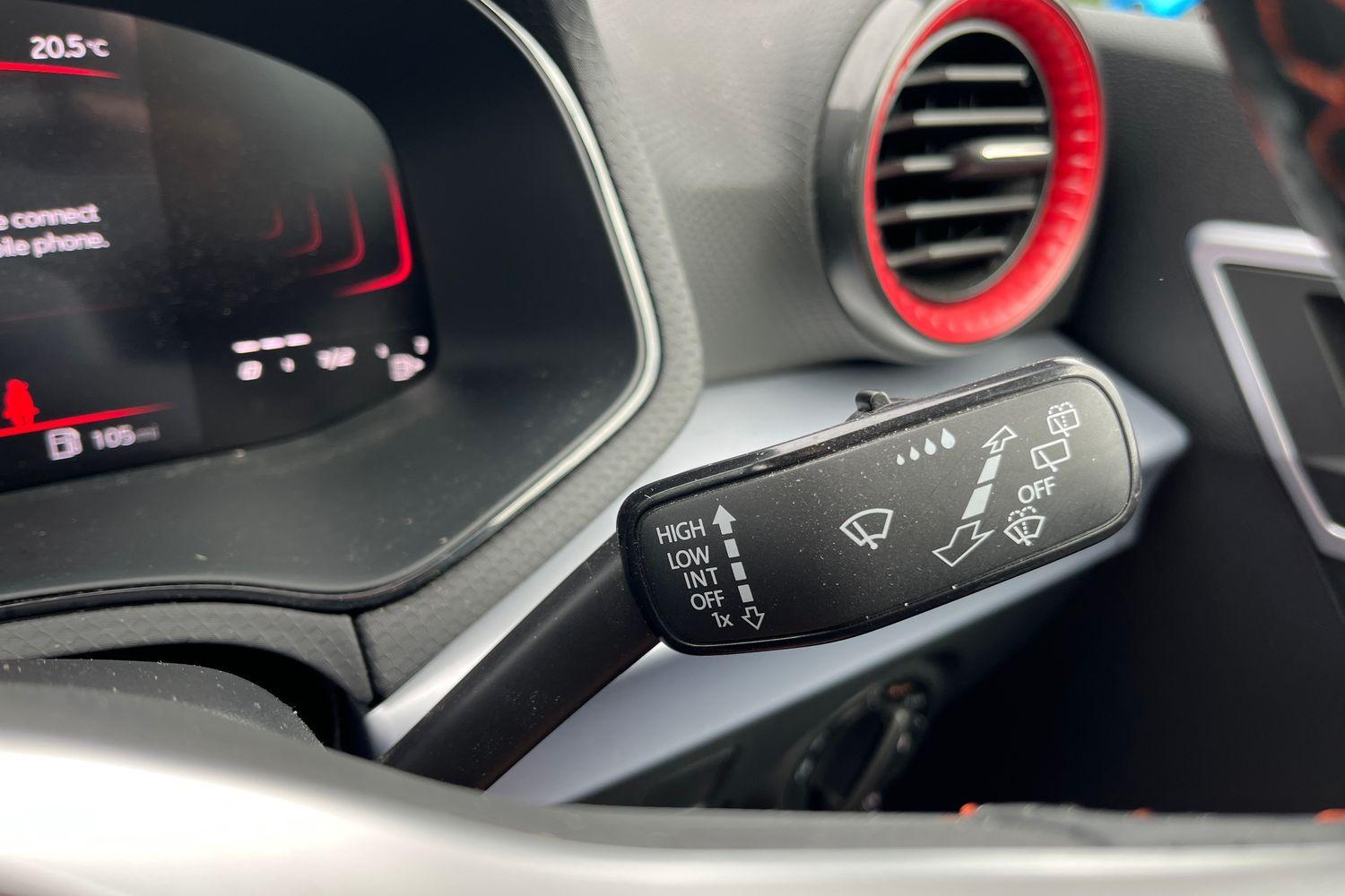 SEAT ARONA Photo 14