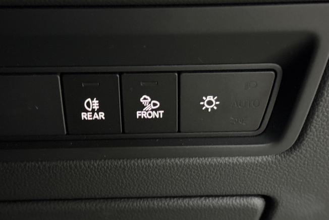 VOLKSWAGEN Touareg Photo 25