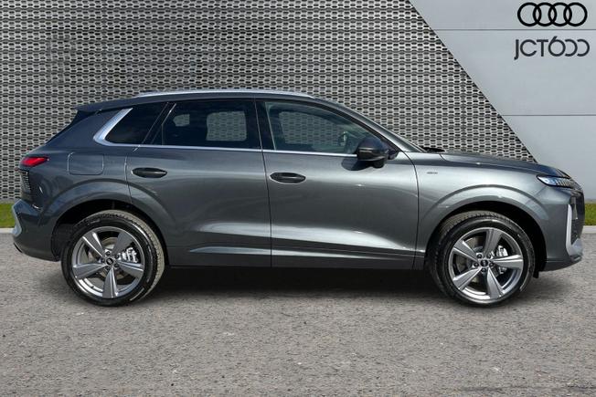 AUDI  Q3 SUV Photo 4