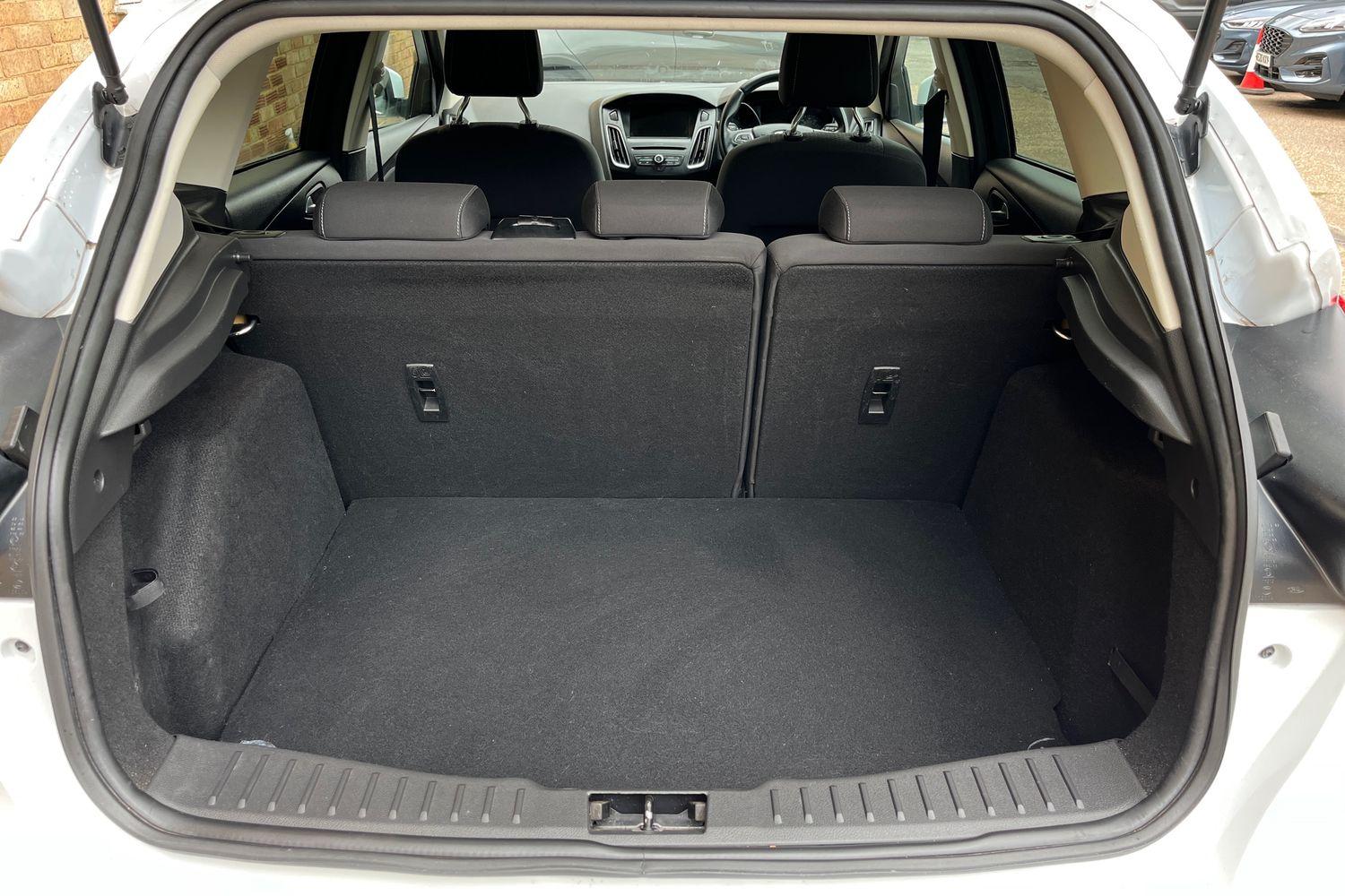 Ford FOCUS Photo 20