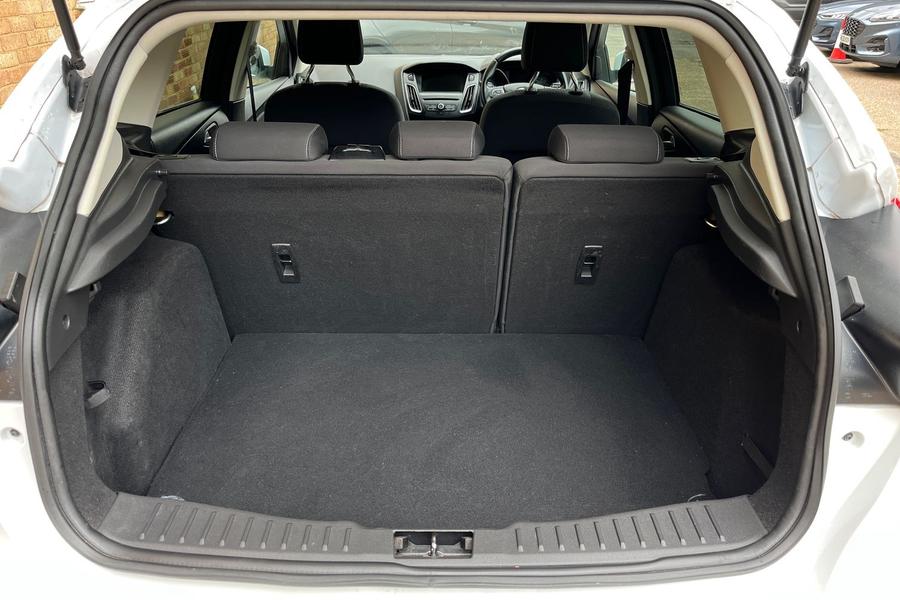 Ford FOCUS Photo autoimg-9a882cd7cbeeaf2877dd2d6e71488eb9134279eb.jpg