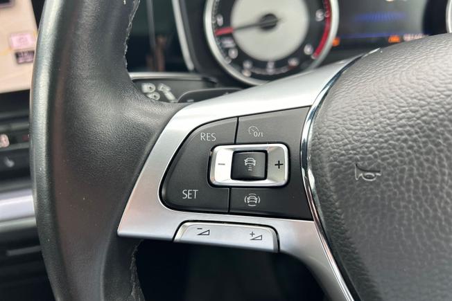 VOLKSWAGEN Touareg Photo 16