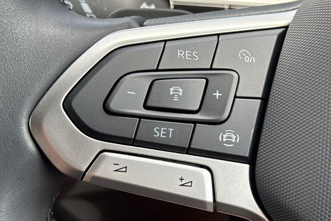 VOLKSWAGEN T-Roc Photo 16