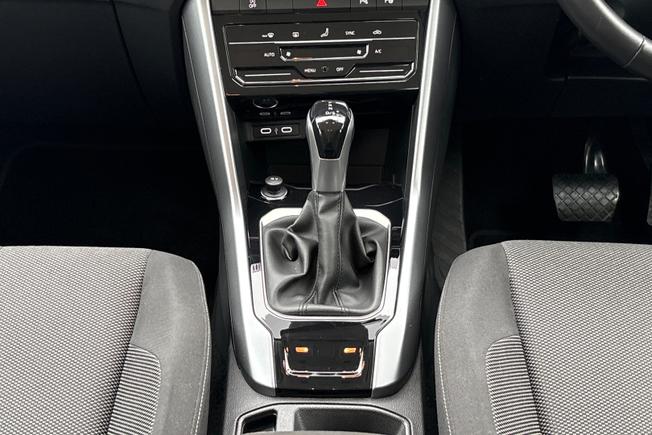 Volkswagen T-Roc Photo 34