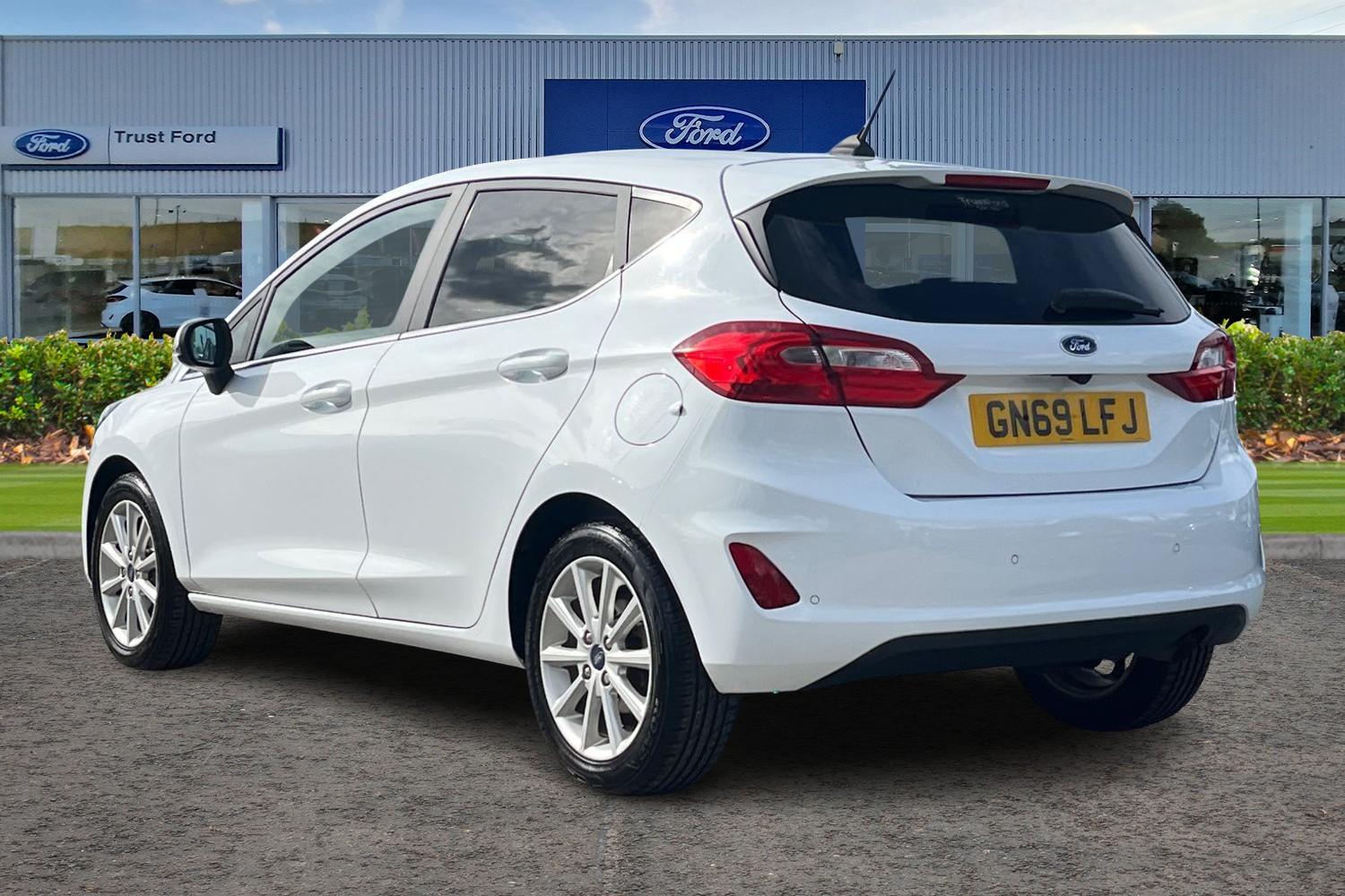 Ford Fiesta Photo 1