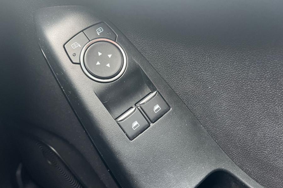 Ford FIESTA Photo autoimg-9aa45d7c75fdf35903ad54b907f06d32ca181ca4.jpg