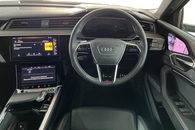 Audi Q8 E-Tron Photo 11