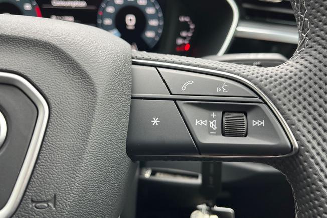 AUDI Q3 Photo 17