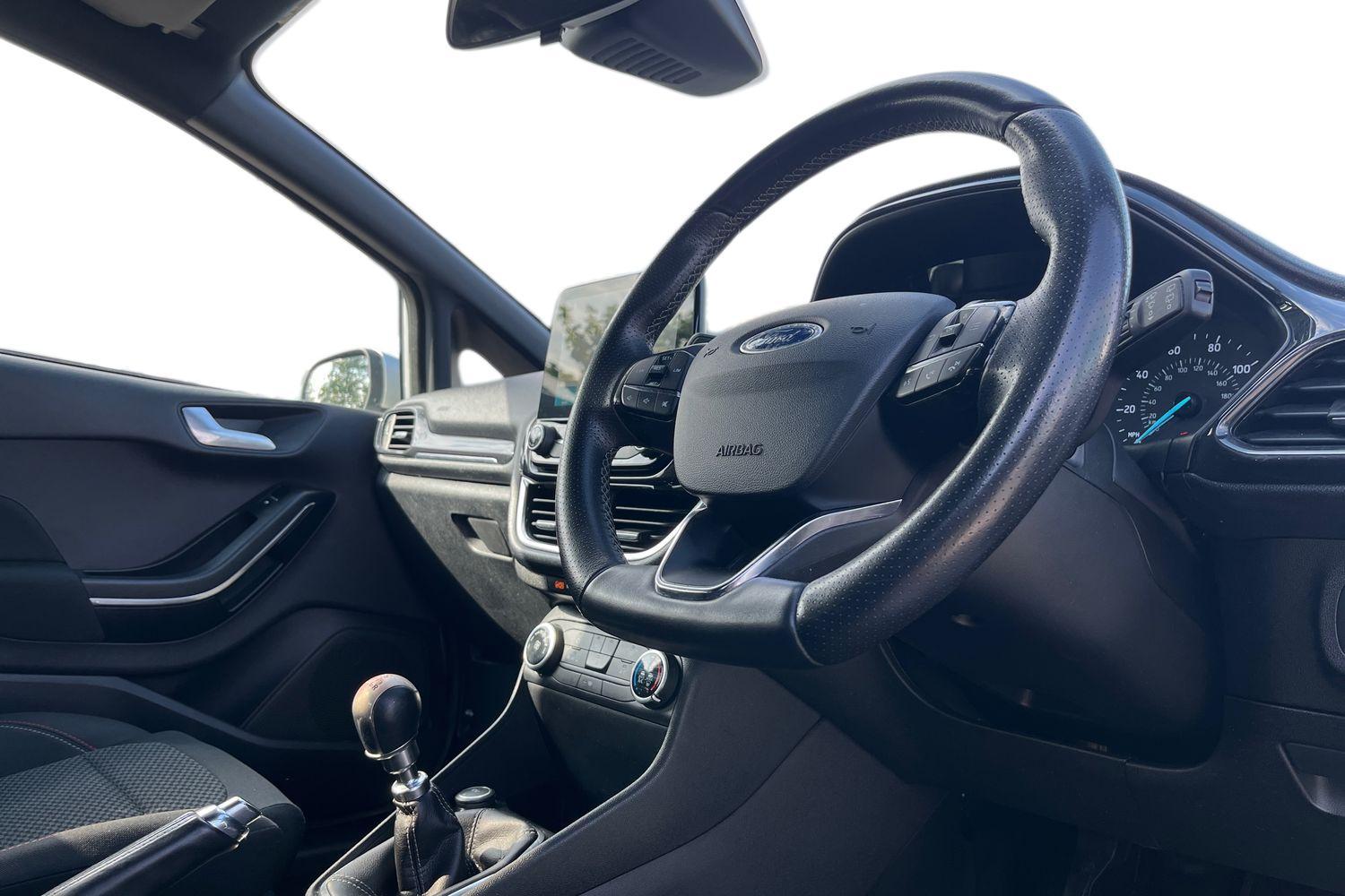 Ford FIESTA Photo 8