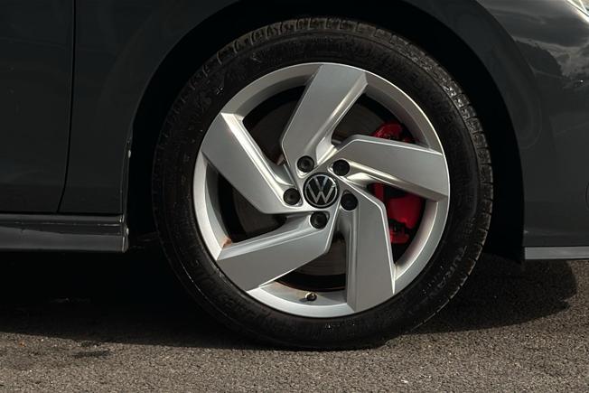 VOLKSWAGEN Golf Photo 5