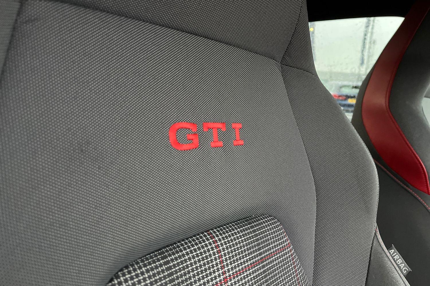 Volkswagen Golf Photo 37