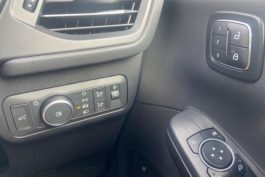Ford KUGA Photo autoimg-9ab6a512e56d7ff010a08aaeccf13b3391708423.jpg