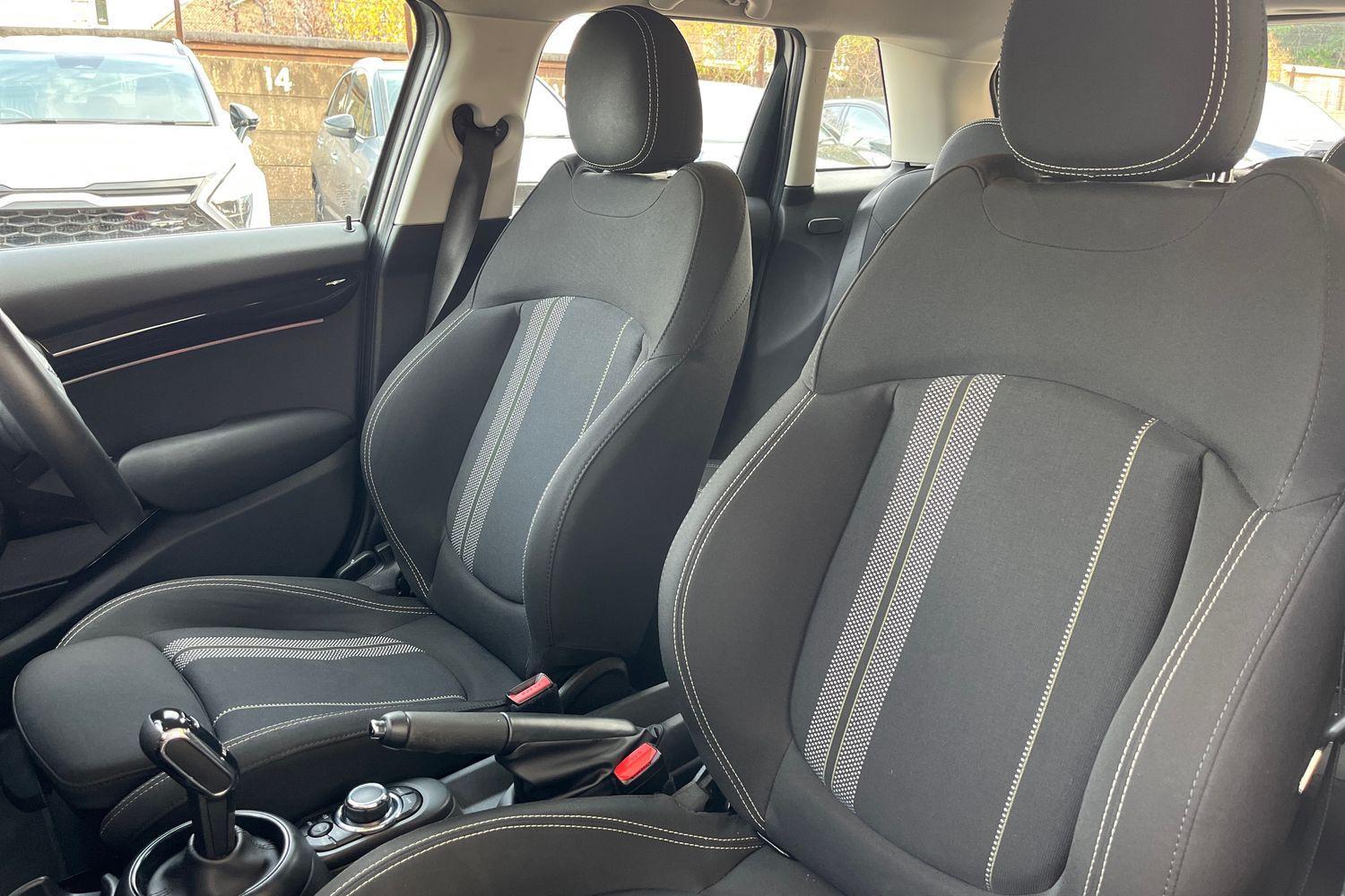 MINI HATCHBACK Photo 18