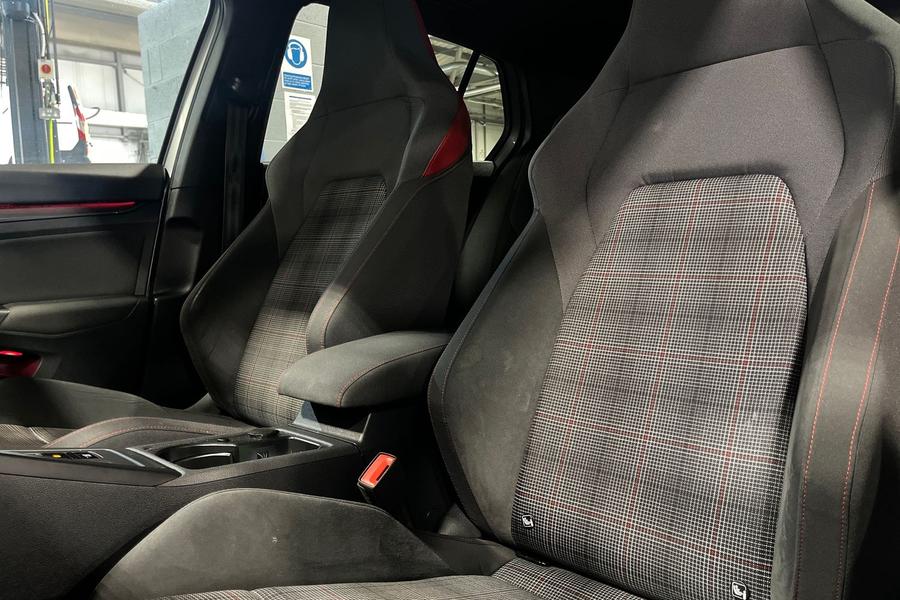 Volkswagen GOLF Photo autoimg-9abdb1f1934bd9bb34b8e01585b59479e53815b2.jpg