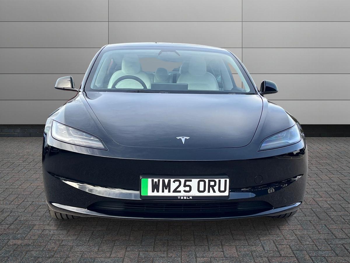 TESLA Model 3 Photo 7