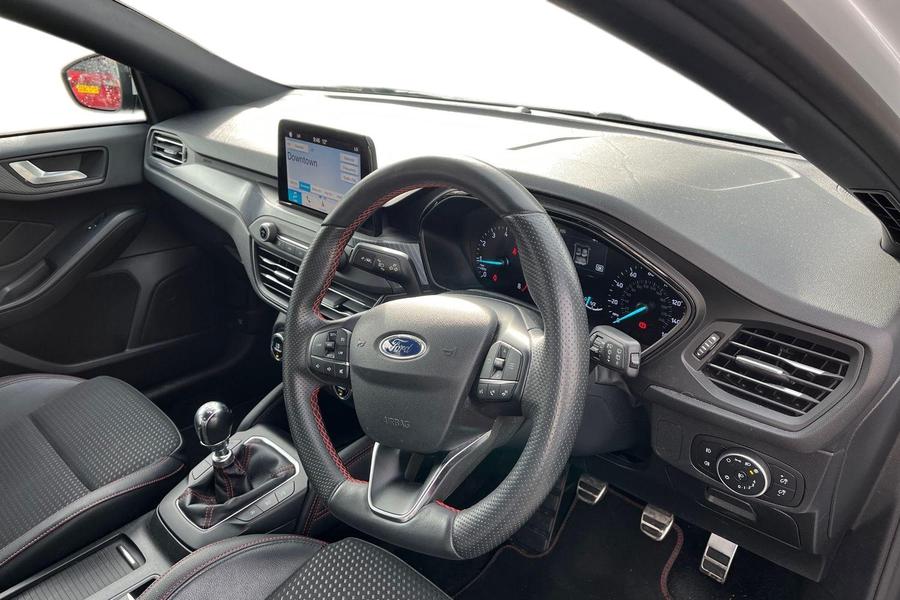 Ford FOCUS Photo autoimg-9ac3300e28b74bb9ac4f39ceca8a47215318e7b2.jpg