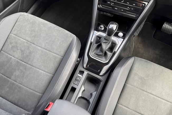 VOLKSWAGEN T-Roc Photo 25