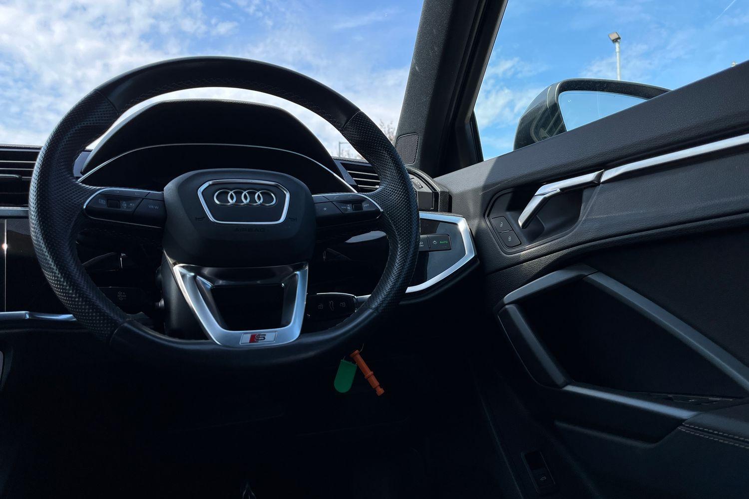 Audi Q3 Photo 11