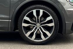 VOLKSWAGEN Tiguan Photo 5