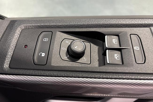 VOLKSWAGEN Caravelle Photo 25
