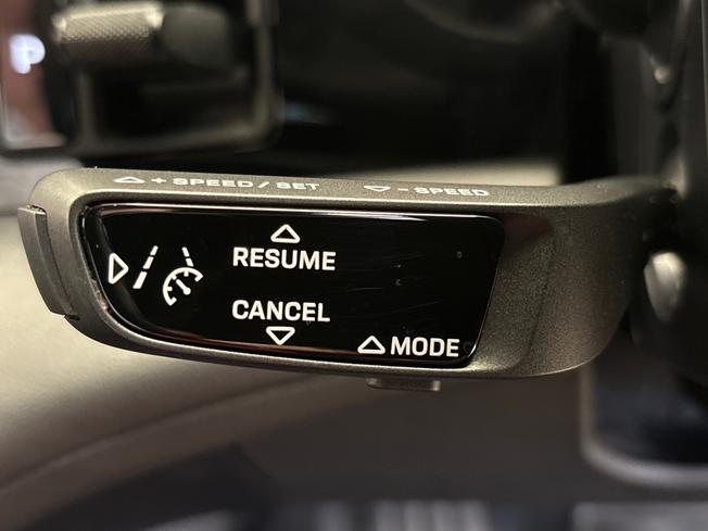 PORSCHE Taycan Photo 35